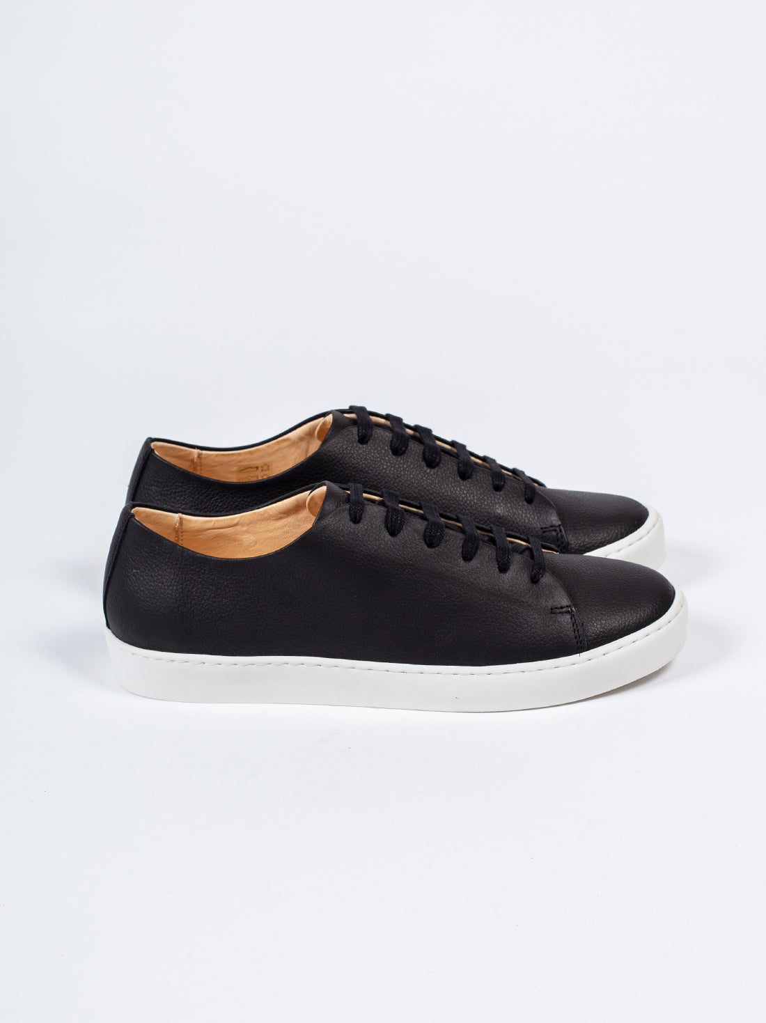 Oak - Black Leather